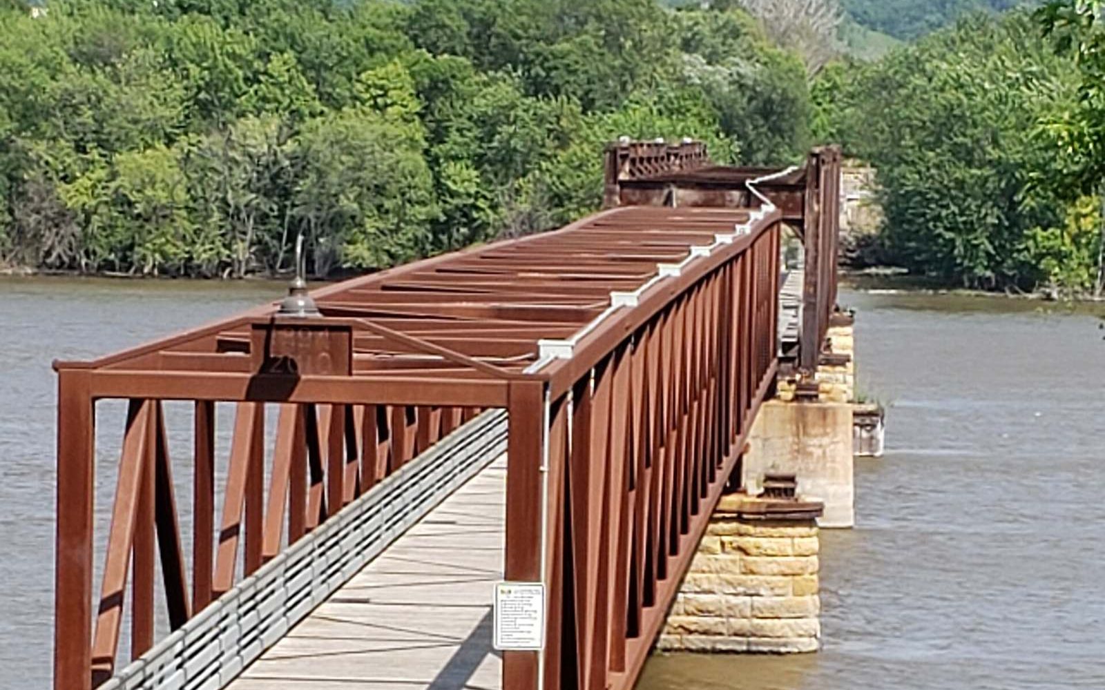 Rock Island Swing Bridge, Inver Grove Heights (cropped to landscape)